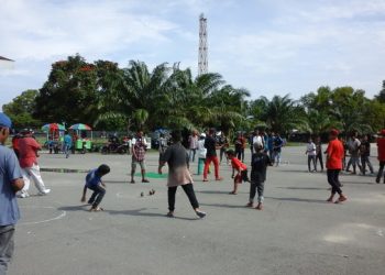 Adu Gasing Jadi Hiburan Warga 