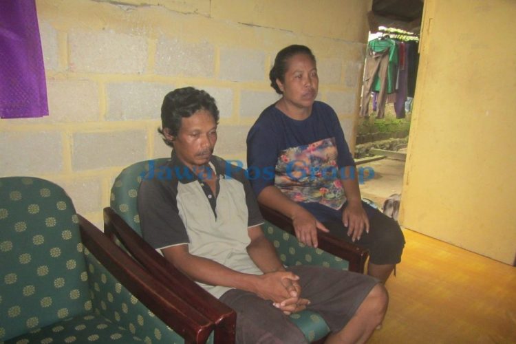PASRAH: Lakateng dan istrinya Nurhidayah kesulitan biaya untuk melakukan pengobatan di Samarinda. (Lukman/Bontang Post)
