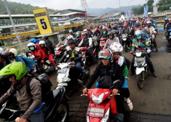 Ribuan Kendaraan Antre di Pelabuhan Merak
