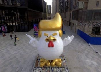 Ayam Plus Trump Sambut Tahun Baru