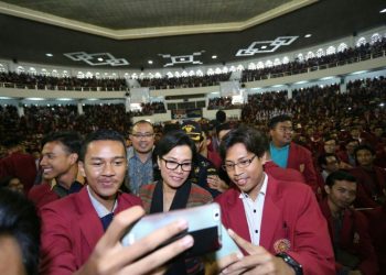 Sri Mulyani Ajak Mahasiswa Mannequin Challenge