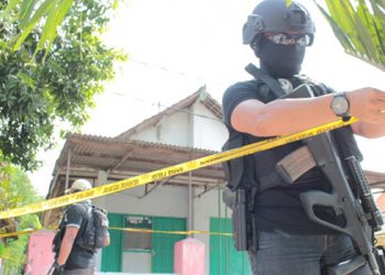 Teror Natal, Polisi-Teroris Duel di Tengah Waduk, 2 Tewas