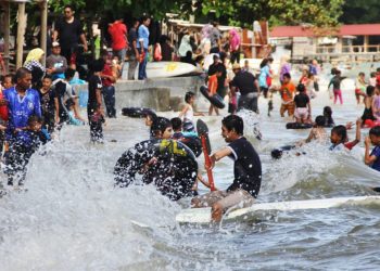 Pantai Masih Favorit Warga Isi Liburan