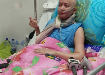 Putri Yana Zein Jual Koran Bekas