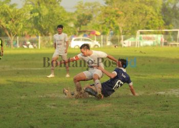 Sudah Lapangan Rusak, Rumput Berhamburan, Tanah pun Berlubang. Save Langlang!