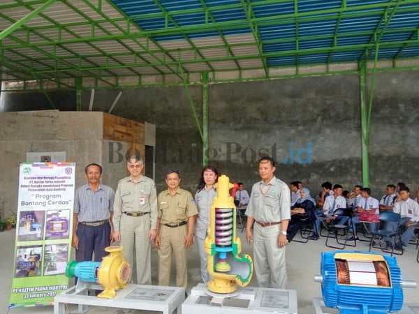 PT KPI Beri Bantuan Dua SMK 