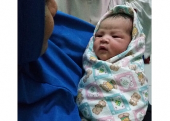 HEBOH..Bayi Ditemukan Dalam Kardus di Kilometer 7