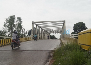 Warga Tuntut Pemerintah Buat Jembatan Penghubung