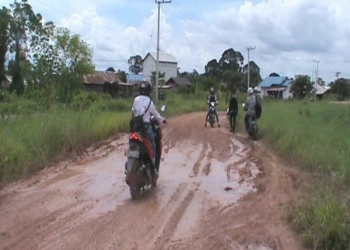 Jalan Dua Sekolah Mirip Arena Croos 