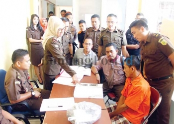 Vonis Mati Batal, Pembunuh dan Pemerkosa Gembira 