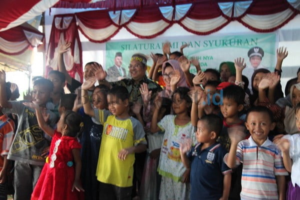 Puluhan Anak Joged dengan Bupati 