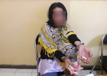 Waria Kantongi Barang Haram