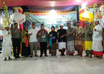 Warga Hindu Kaubun Dapat Bantuan Keuangan