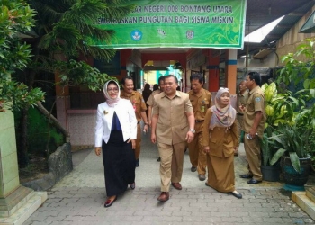 Neni Pantau Pelaksanaan UN SD