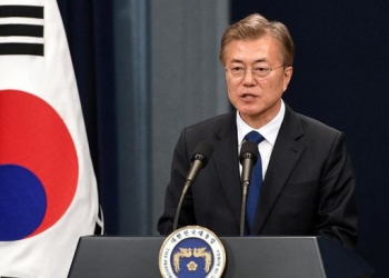 DESAK: Presiden Moon Jae-in mendesak Korea Utara untuk memulangkan semua tahanan asal Korea Selatan dan Amerika Serikat dalam keadaan selamat dan secepat mungkin. (Reuters/Jung Yeon-Je)
