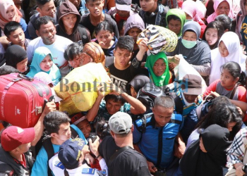 Keberangkatan Terakhir KM Binaiya, Penumpang Melebihi Kapastitas