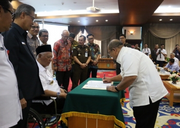 Pemkab Kutim Serius Berantas KKN, Bupati Tandatangani Komitmen Bersama