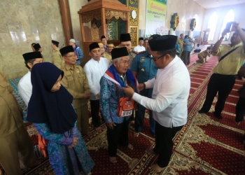 173 Calhaj Kutim Dilepas Wabup