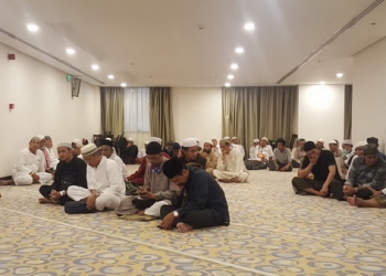 Jemaah Gelar Salat Hajat, Zikir dan Doa Bersama 