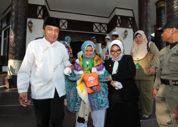 Lepas 145 Jemaah Haji Bontang 