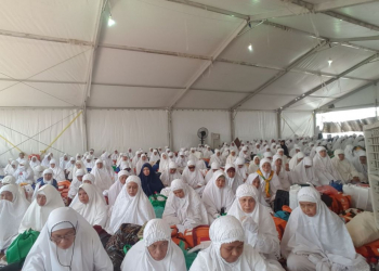 Jemaah Bontang Masih Melontar Jamarat