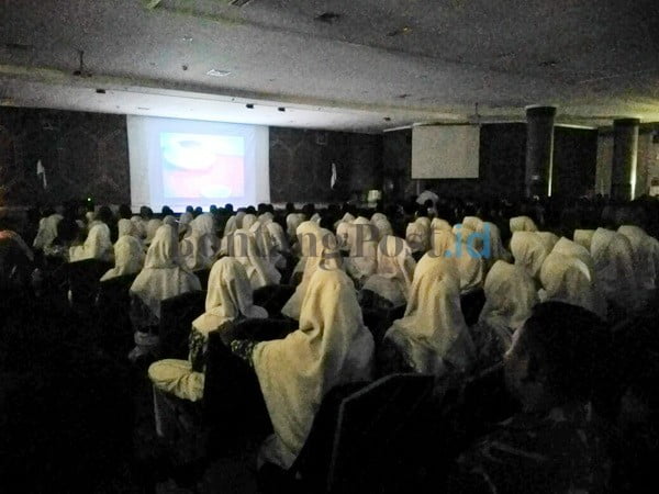 Ribuan Warga Nobar Film G30S-PKI  Bontang Post