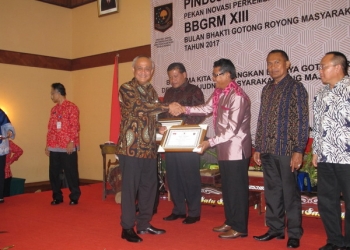 MEMBANGGAKAN!!! Wali Kota Raih Penghargaan Upakarya Wanua Nugraha