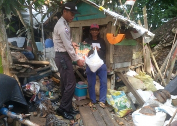 Bhabinkamtibmas Berbagi Rezeki