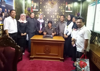 Elegant, Stand DPRD di Bontang City Expo