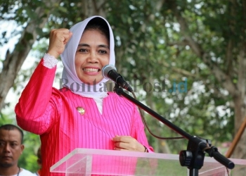 213 Laptop untuk Guru SMP Negeri, Diberikan secara Simbolis di Hari Guru