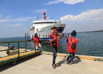 Mengamati Aktivitas Pelabuhan lewat Gambar