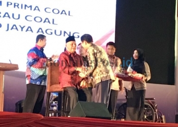 Taat Pajak, KPC Raih Penghargaan Gubernur Kaltim