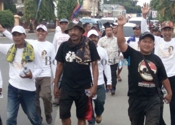 Penuhi Nazar, Jalan Kaki Ratusan Kilometer 