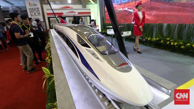 BERPELUANG: Pemerintah saat ini tengah mengkaji kemungkinan diperpanjangnya jalur kereta cepat Jakarta-Bandung ke kota lain, yakni Solo dan Yogyakarta.(CNN Indonesia/Safir Makki)