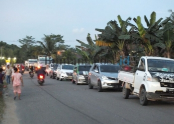 Macet, Lalu Lintas Lumpuh 30 Menit
