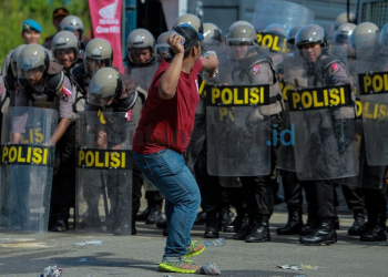 KPU Didemo Ratusan Massa