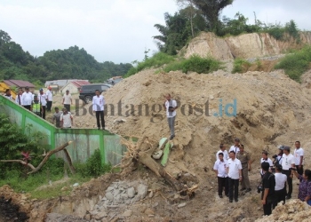 Warga Minta Lokasi Kuburan Diperbaiki