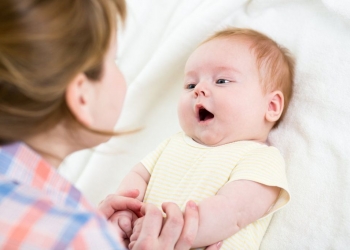 Cara Tepat Bersihkan Area Intim Bayi