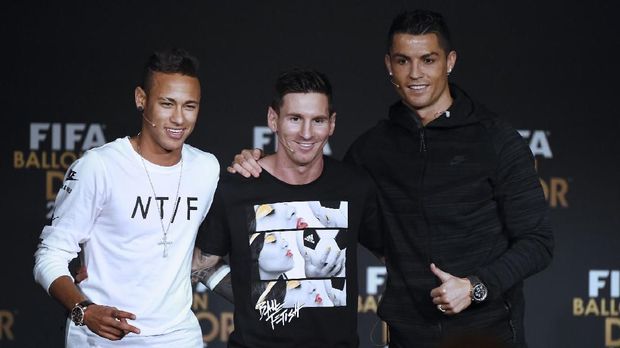 DUEL: Cristiano Ronaldo dan Neymar, bersama Lionel Messi, sering disebut sebagai tiga pemain terbaik dunia saat ini. (AFP PHOTO / OLIVIER MORIN)