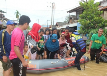 Bantuan Pemerintah Lamban, Korban Banjir Kesulitan Makanan 