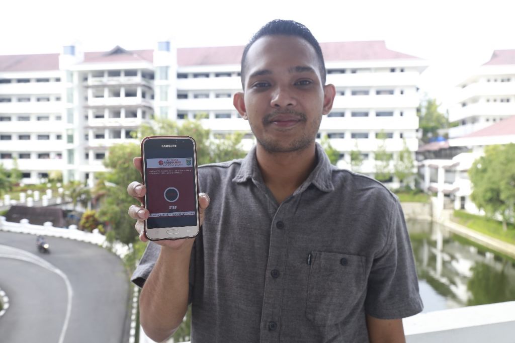 INOVATIF: Mendukung program pemerintah untuk memberantas pungutan liar (Pungli) Zul Fahmi Mahasiswa Teknik Informatika Universitas Muhammadiyah Malang (UMM)  membuat aplikasi Sapu Bersih Pungli berbasis android. (Humas UMM)