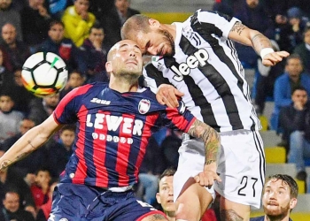 Nyonya Tua Gigit Jari