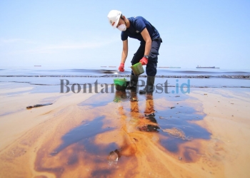 Dewan Minta Kebakaran Teluk Balikpapan Diselidiki 