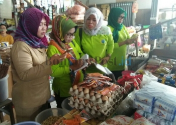 PARAH!!! Sudah Kedaluwarsa 2 Tahun Tepung Masih Dijual 