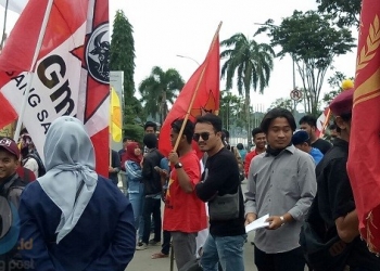 Ratusan Mahasiswa Kepung Kantor Gubernur 