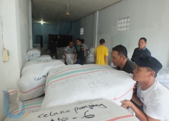 Pemberian Seragam Gratis Berupa Hibah