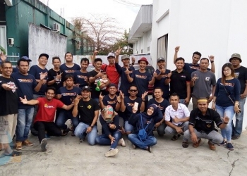 KOMBO Berbagi Takjil ke Pengguna Jalan 