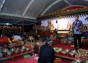 Basri Apresiasi Pagelaran Wayang Kulit