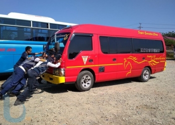 WADUH!!! Ada Mini Bus Mogok hingga Supir Tak Puya Sim