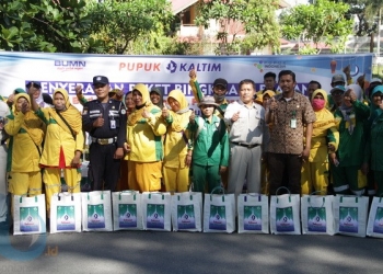 Pupuk Kaltim Serahkan 140 Paket Bingkisan Lebaran 